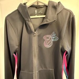 Nike Miami Heat Hoodie Size: Small w. zipper detail